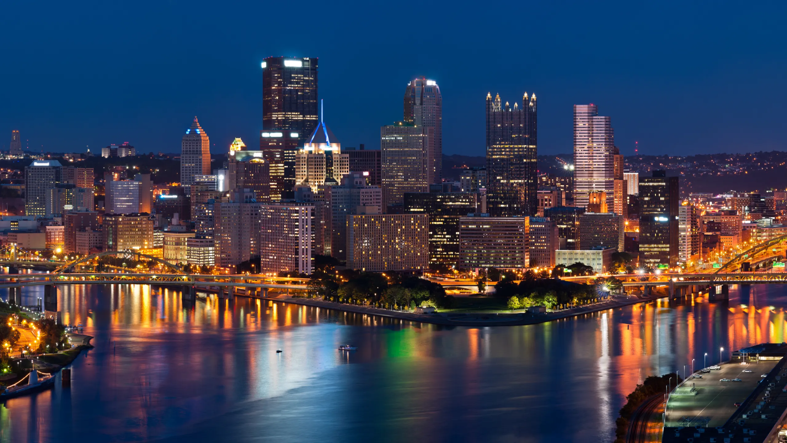 night-skyline-downtown-pittsburgh-pennsylvania