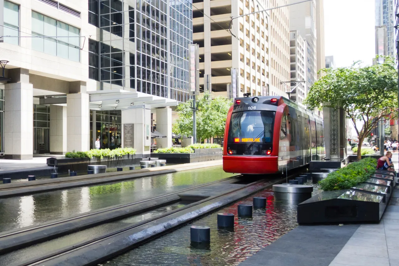 tram-on-road-daytime-in-downtown-houston