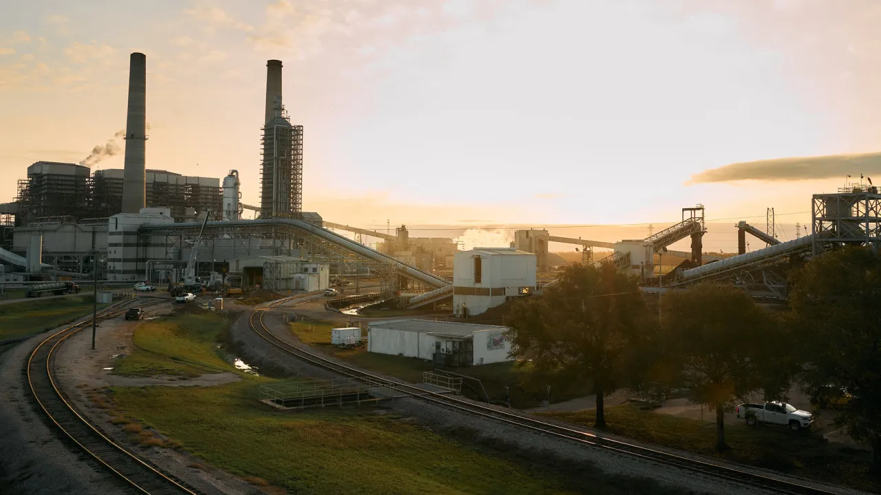 wide shot image of the wa parish power plant in texas shot at dusk