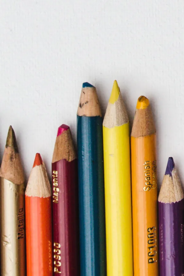eductation-hero-lineup-of-colored-pencils-variety